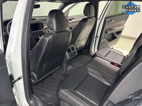 Used 2021 Volkswagen Atlas Cross Sport SE w/ Panoramic Sunroof Package image 24