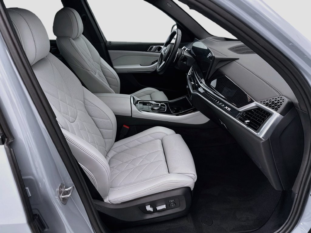 Used 2024 BMW X5 sDrive40i w/ M Sport Package RWD image 19