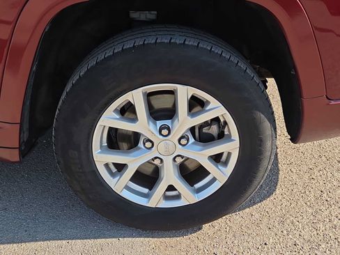 Used 2023 Jeep Grand Cherokee L Limited RWD image 12