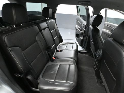 Used 2023 GMC Acadia SLT image 48