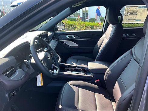 New 2026 Ford Explorer Platinum RWD image 9