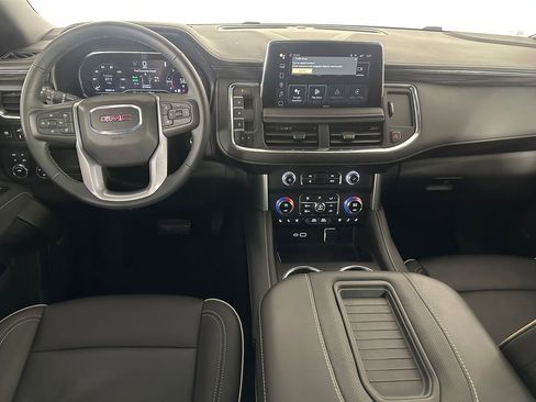 Used 2024 GMC Yukon SLT w/ SLT Luxury Package image 10