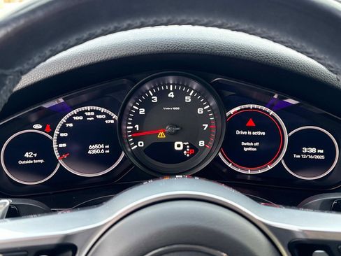 Used 2022 Porsche Cayenne Platinum Edition image 29