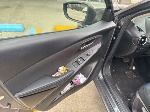 Used 2017 Toyota Yaris iA image 19