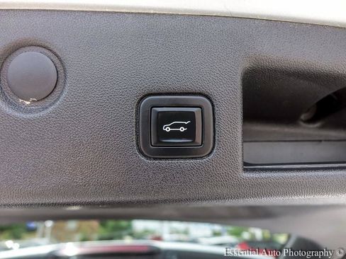 Used 2020 Chevrolet Equinox LT w/ Driver Convenience Package AWD/4WD image 22