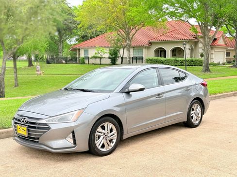 Used 2019 Hyundai Elantra SEL w/ Cargo Package FWD image 1