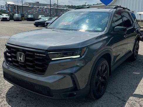 Used 2025 Honda Pilot Black Edition image 3