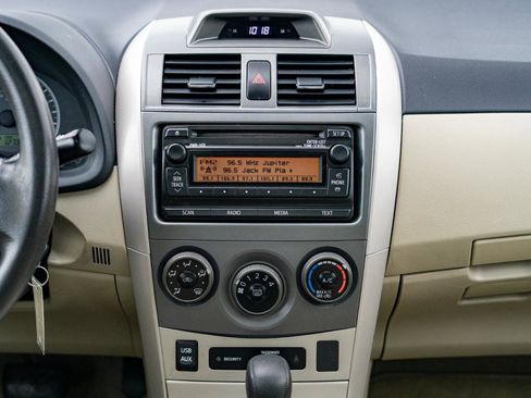 Used 2012 Toyota Corolla LE image 19