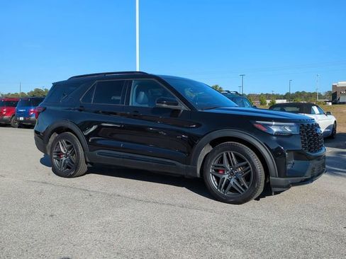 Used 2025 Ford Explorer ST image 2
