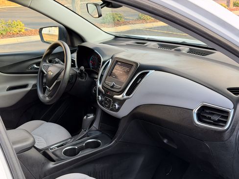 Used 2020 Chevrolet Equinox LS w/ LPO, Cargo Package FWD image 20