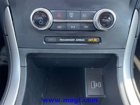 Certified 2024 Ford Edge SEL image 9