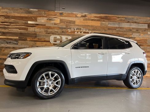 Used 2022 Jeep Compass Latitude image 16