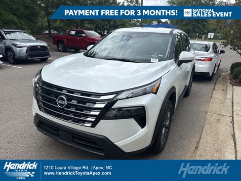 Used 2026 Nissan Rogue SV AWD/4WD image 1