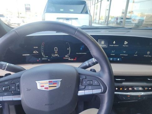 Used 2024 Cadillac XT4 Luxury w/ Cold Weather Package AWD/4WD image 14