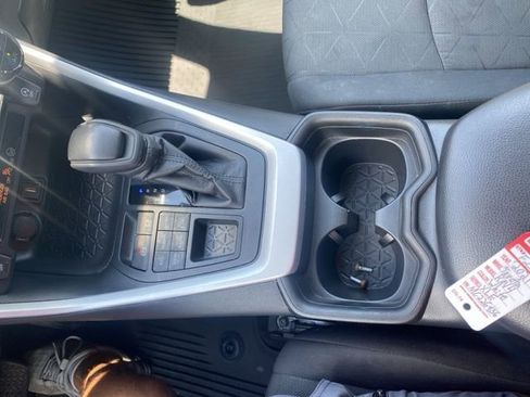 Used 2021 Toyota RAV4 XLE w/ Convenience Package image 24