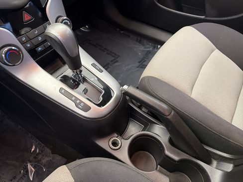 Used 2015 Chevrolet Cruze LS image 19