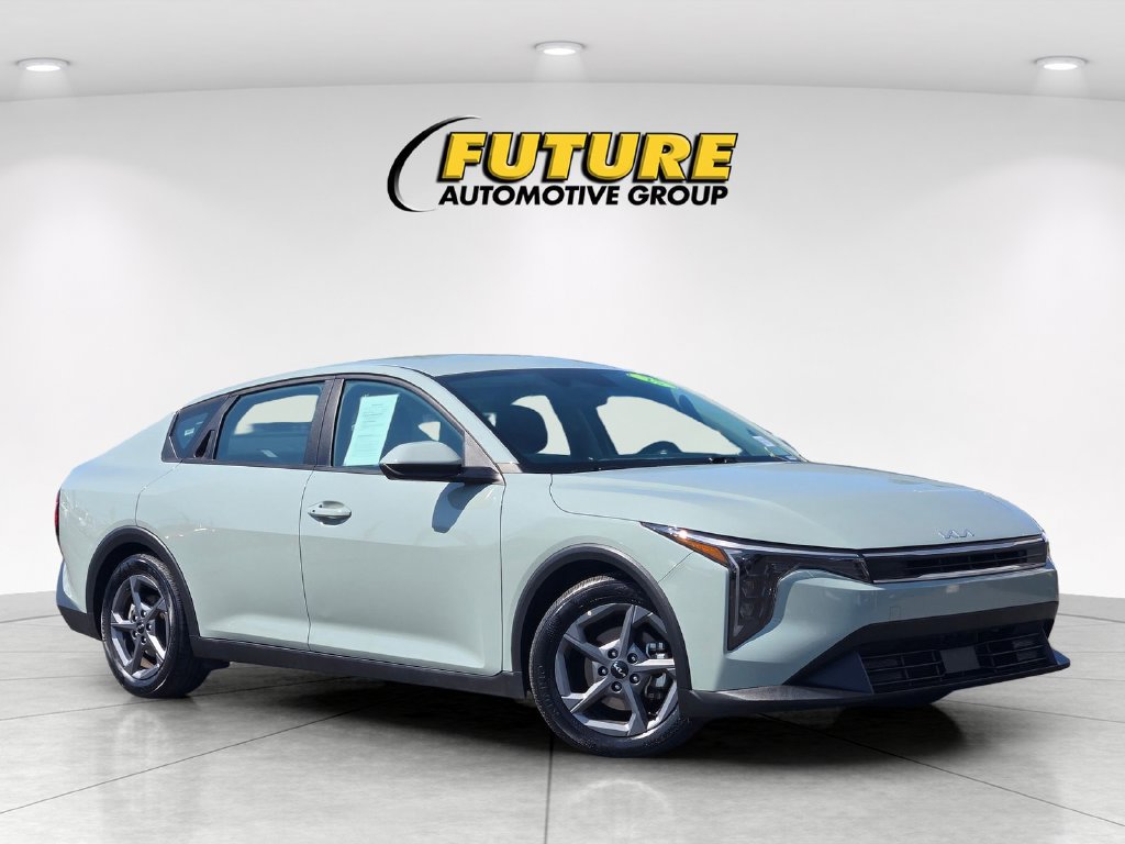 Used 2025 Kia K4 FWD image 1