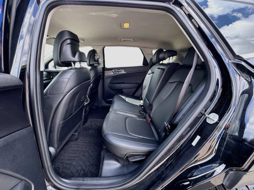 Used 2025 Kia Sportage EX FWD image 24