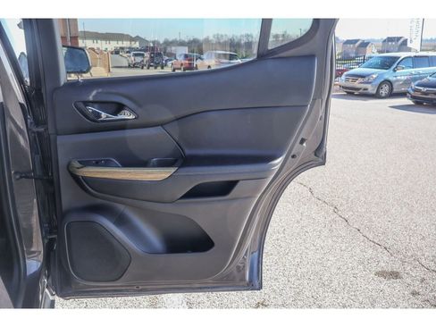 Used 2019 GMC Acadia Denali image 21