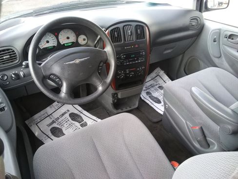 Used 2007 Chrysler Town & Country LX w/ Popular Equipment Group II image 10