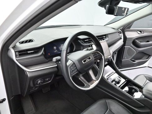Used 2021 Jeep Grand Cherokee L Limited w/ Luxury Tech Group II AWD/4WD image 13