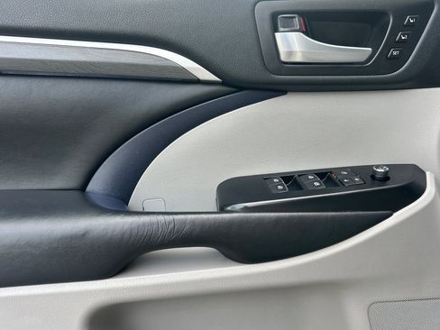 Used 2018 Toyota Highlander Limited image 12