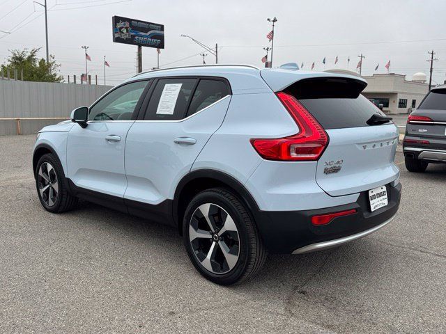 Used 2024 Volvo XC40 B5 Plus AWD/4WD image 4