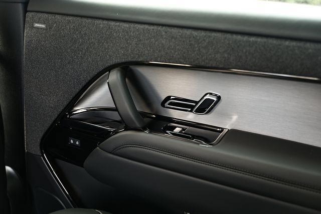 New 2027 Land Rover Range Rover Sport SE AWD/4WD image 34