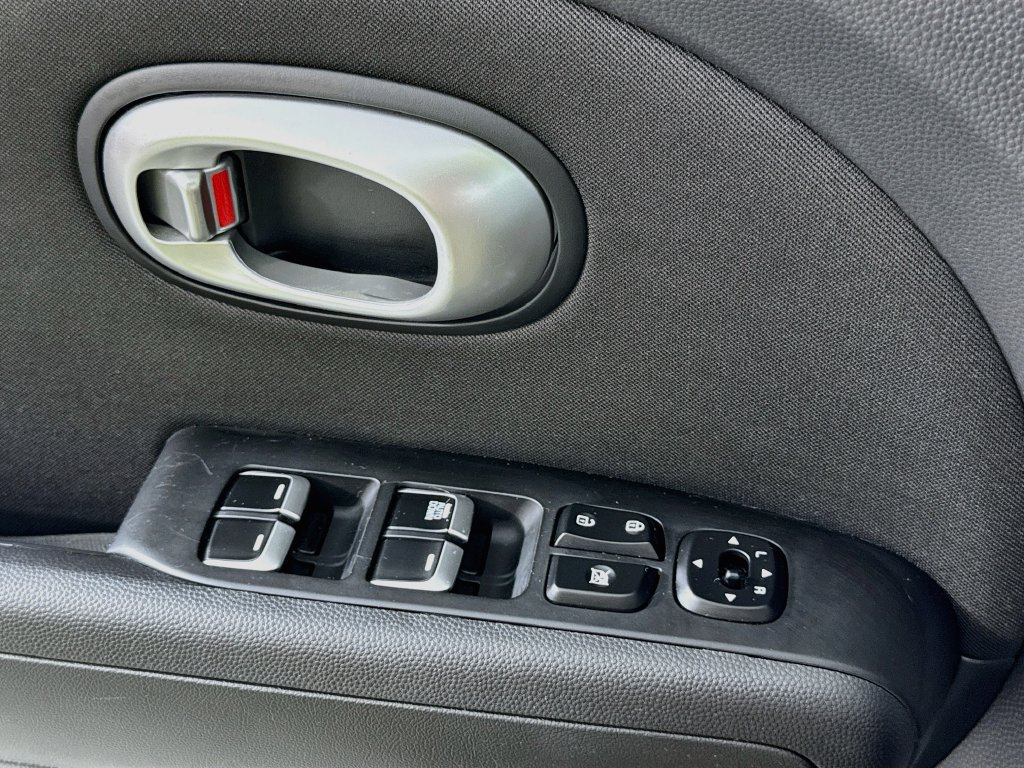Used 2019 Kia Soul FWD image 17