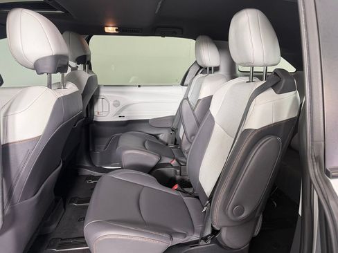 Used 2022 Toyota Sienna XSE w/ XSE Plus Package FWD image 18