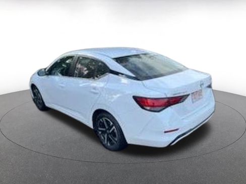 Used 2025 Nissan Sentra SV image 3