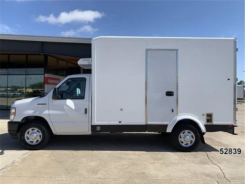 Used 2023 Ford E-350 and Econoline 350 Super Duty w/ Power Windows & Locks Group RWD image 4