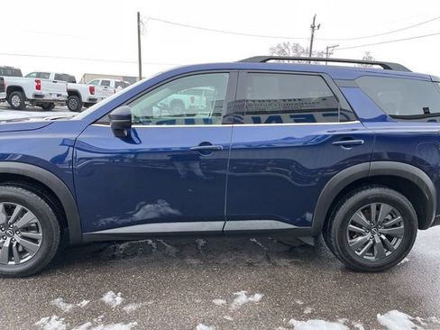 Used 2024 Nissan Pathfinder SV AWD/4WD image 6