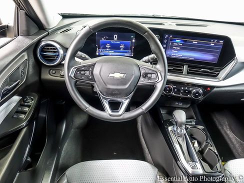 Certified 2025 Chevrolet Trax LT w/ LT Convenience Package image 12