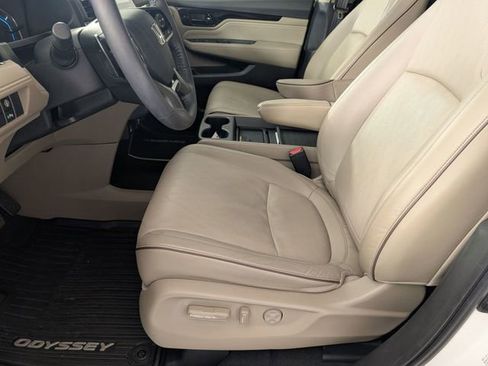 Used 2023 Honda Odyssey Elite image 14