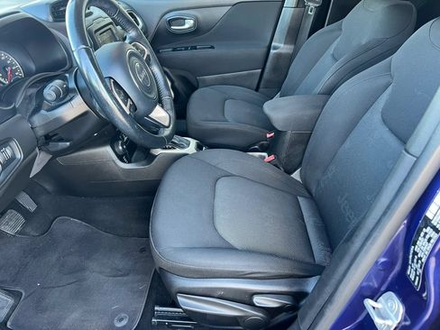 Used 2017 Jeep Renegade Latitude AWD/4WD image 11