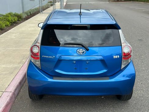 Used 2012 Toyota Prius C Two image 7