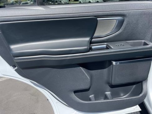 Certified 2025 Ford Expedition Platinum image 23