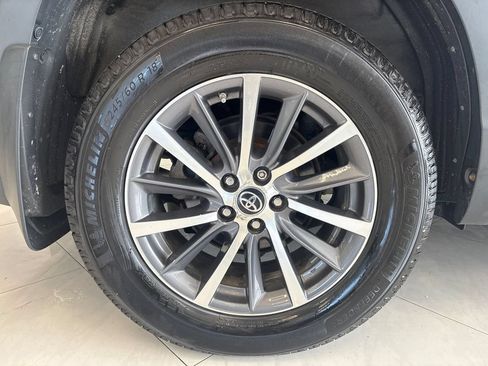 Used 2017 Toyota Highlander XLE AWD/4WD image 39