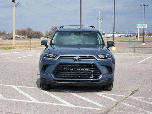 New 2026 Toyota Grand Highlander XLE image 6