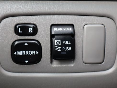 Used 2009 Toyota Sienna XLE FWD image 29