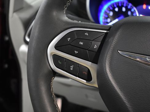 Used 2023 Chrysler Pacifica Limited w/ Trailer Tow Group image 17