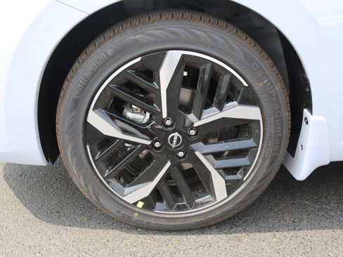 New 2025 Nissan Versa SR w/ Trunk Package image 9