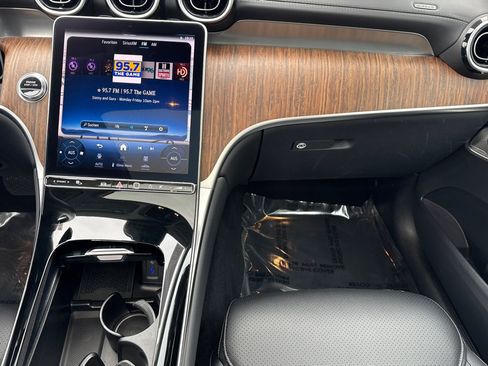 Used 2024 Mercedes-Benz GLC 300 4MATIC image 18