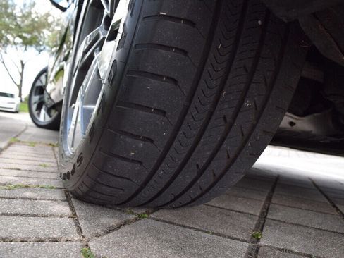 Used 2022 Audi e-tron Premium image 87