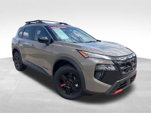 Used 2025 Nissan Rogue SV AWD/4WD image 2