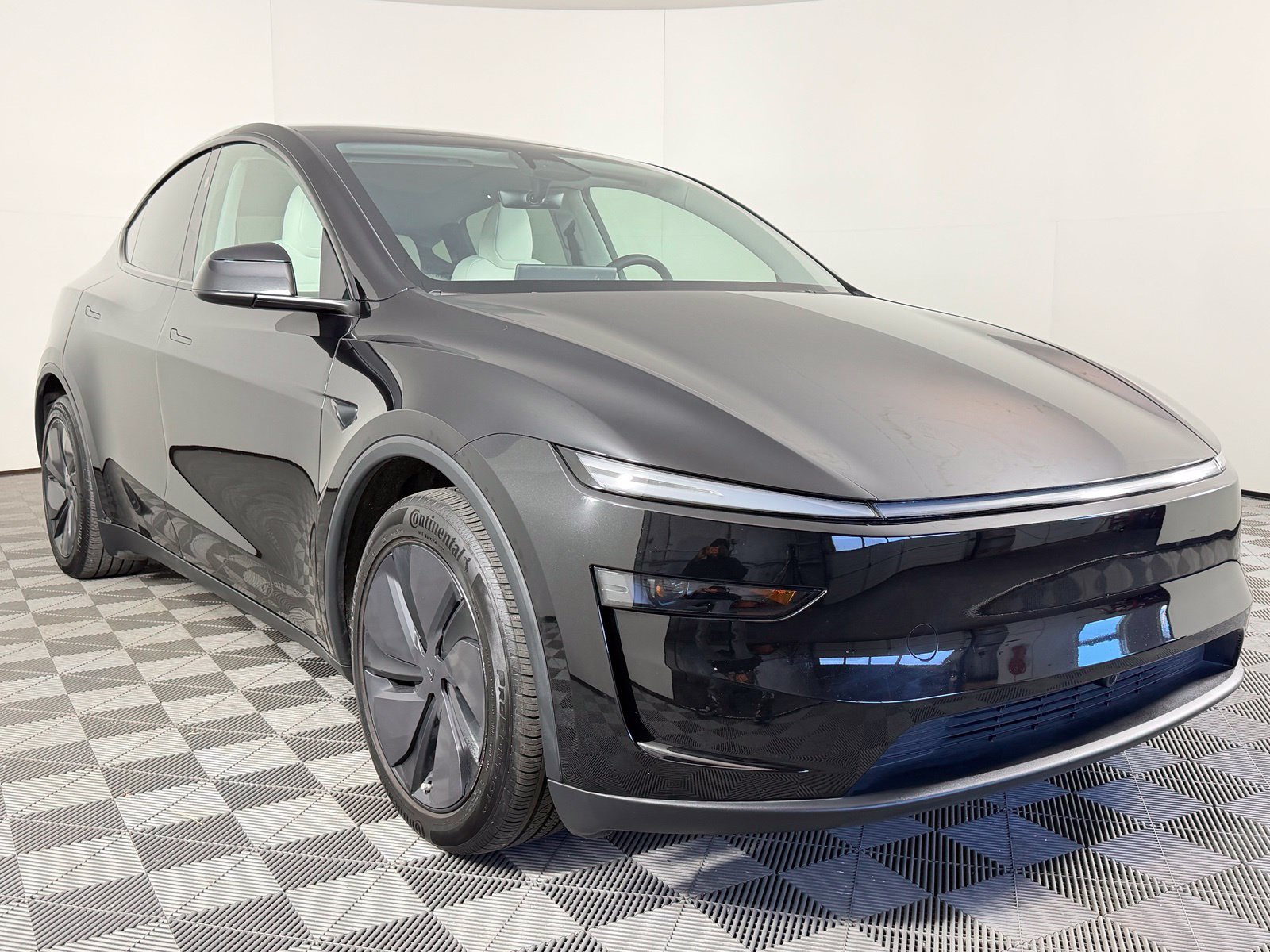 Used 2026 Tesla Model Y AWD image 1