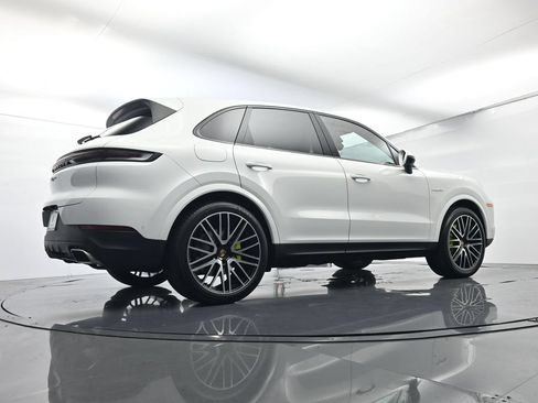 Certified 2026 Porsche Cayenne E-Hybrid AWD/4WD image 48