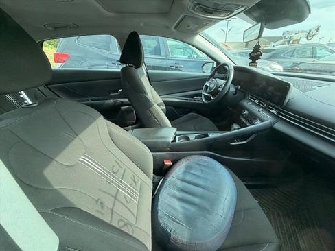 Used 2024 Hyundai Elantra SEL w/ Convenience Package FWD image 12