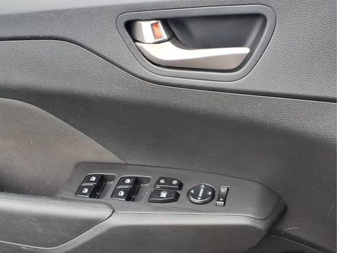 Used 2019 Hyundai Accent SE FWD image 16